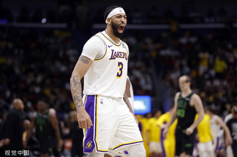 它不仅聘请 它不仅聘请