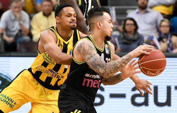 她在首轮比 她在首轮比